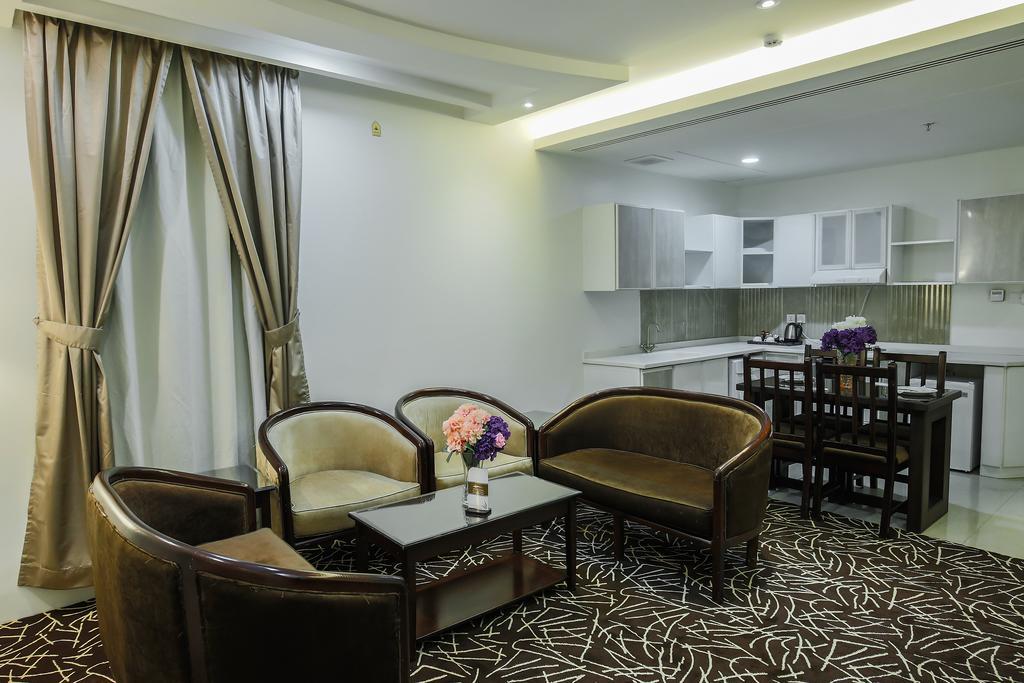 Rest Night Serviced Apartments- Alhamra Riyadh Exteriör bild A living room in a typical apartment