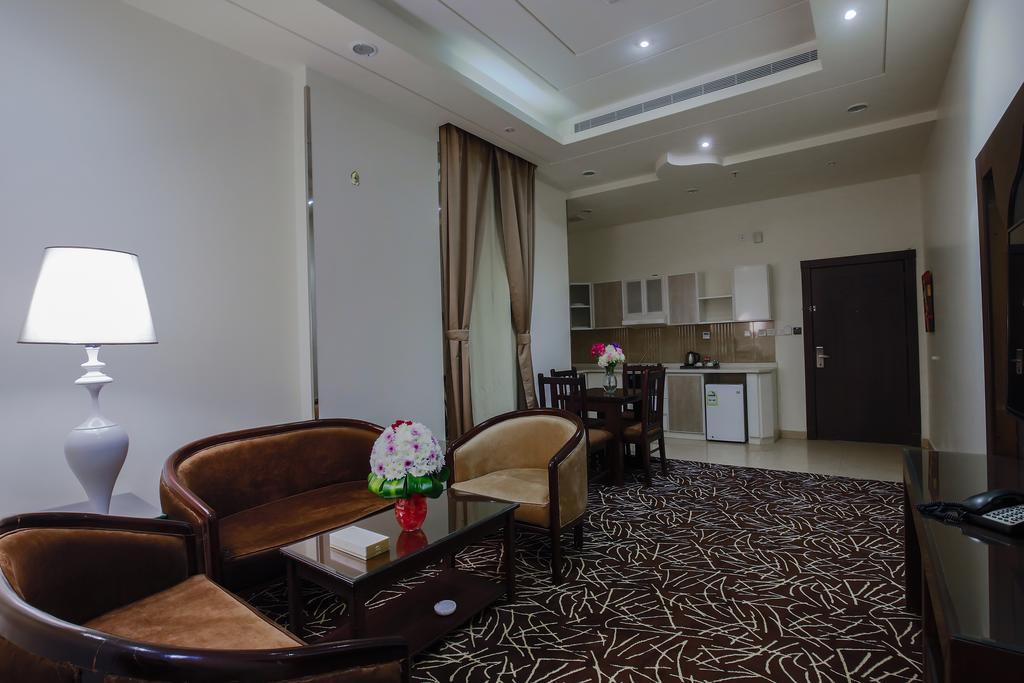 Rest Night Serviced Apartments- Alhamra Riyadh Exteriör bild A suite at the hotel
