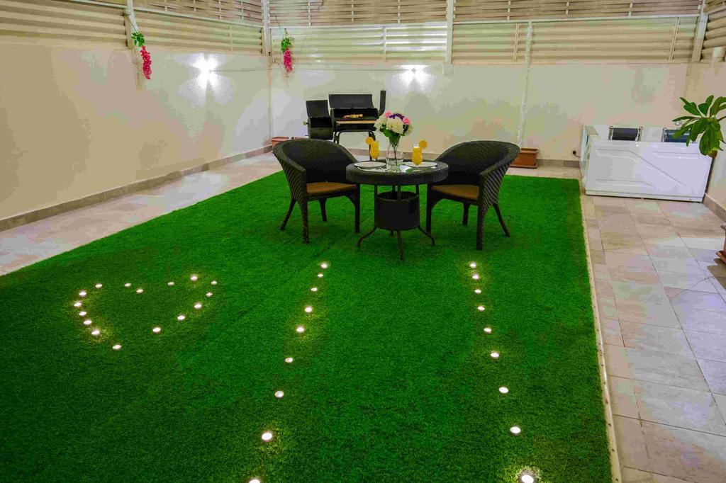Rest Night Serviced Apartments- Alhamra Riyadh Exteriör bild Artificial grass in a home